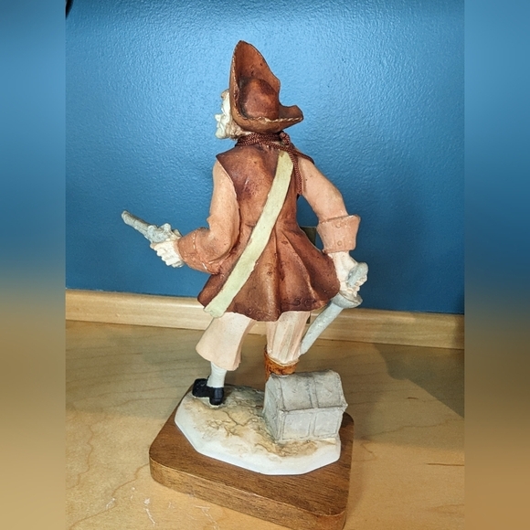 Capodimonte style Handcrafted pirate figurine on wood base. From Italy vintage - Picture 3 of 12